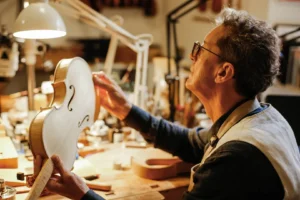 Luiz Amorim master maker violins working in cremona